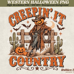 Könnte beinhalten: Eine digitale Grafik mit einer Figur mit Kürbiskopf, Cowboyhut, Fransenjacke und Stiefeln, die an einem Holzzaun lehnt. Der Text lautet CREEPIN' IT COUNTRY. Das Bild enthält Kakteen, Fledermäuse, ein Spinnennetz und orangefarbene Kürbisse.