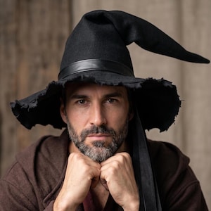 Sombrero de bruja negro hecho a mano / Borde deshilachado, visera asimétrica, accesorio de disfraz gótico