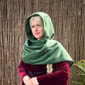 Medieval Green Hooded Vest – Fantasy Fleece Cloak – Unisex LARP & Cosplay Outfit