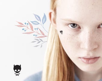 Tiny Skull Tattoo: Temporary Minimal Black Tattoo