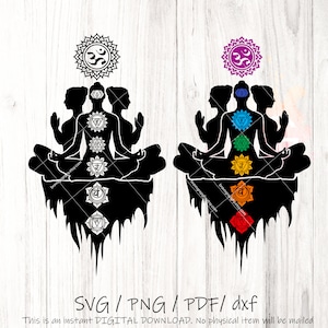 Op de afbeelding: Een zwart silhouet van een persoon in een yogapose met zeven kleurrijke chakra's, waaronder rood, oranje, geel, groen, blauw, indigo en violet, en het symbool Om bovenaan. De afbeelding is een digitale download en bevat de bestandsformaten SVG, PNG, PDF en dxf.