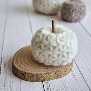 Modern crochet pumpkin pattern, Pumpkin crochet pattern, Halloween decor, fall crochet, Crochet tutorial, Jasmine Stitch, DIY, PDF pattern