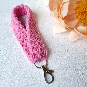 Crochet Keychain and Lanyard set Pattern, Jasmine Stitch wristlet, crochet tutorial, Quick Crochet, crochet guide, jasmine stitch, PDF