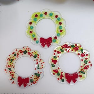 Precut 90 or 96 COE 3" Christmas Wreath Base with 1.5" Center Hole. Clear/Green Streaky/Green Aventurine