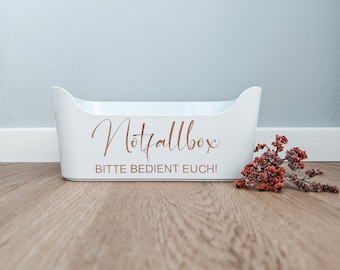 Aufkleber Notfallbox Hochzeit - Mit selbstklebendem Schriftzug den Notfallkorb für die Hochzeit gestalten