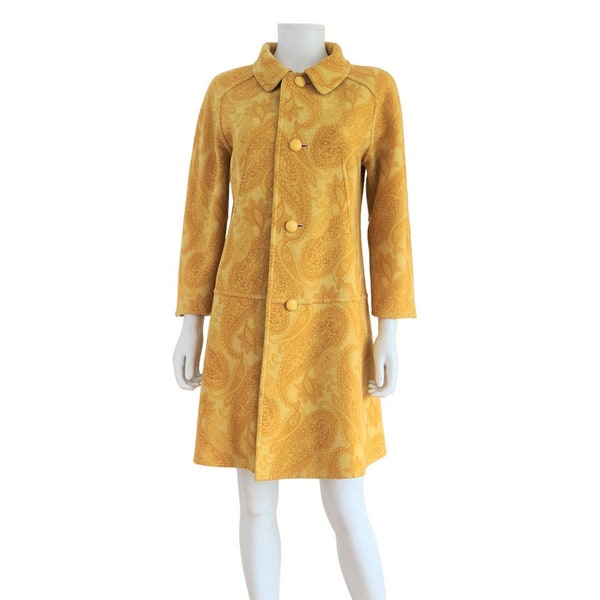 Krizia ca 1967 très joli manteau réversible en drap de laine double face jaune citron et jaune avec motifs boteh marron clair - années 60