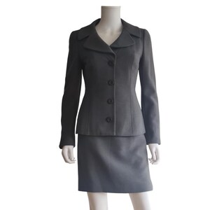 Dolce & Gabbana A/W 1995 sharply tailored light gray jacket and miniskirt suit – 90s fashion