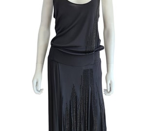 Véronique Branquinho S/S 2007 runway 1920s-inspired beaded asymmetrical mid-length black dress - 2000s fashion