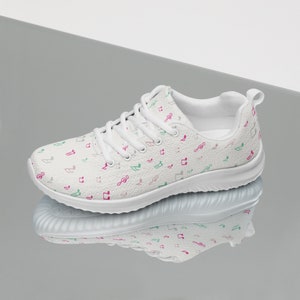 Music Notes Printed Women&#39;s Athletic Shoes, All Over Print Colorful Gym Shoes, Lightweight Breathable Walking Shoe, Music Lover Gift for Her