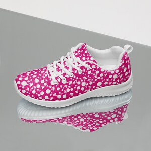 Music Notes Printed Women&#39;s Athletic Shoes, All Over Print Colorful Gym Shoes, Lightweight Breathable Walking Shoe, Music Lover Gift for Her