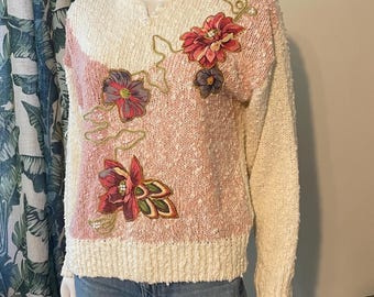 Vintage 80er 90er Jahre Nadeln & Garn Floraler Strick-Pullover mit Faux-Perlen Details Grannycore Cottagecore