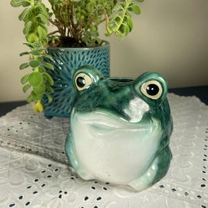 Vintage Keramik-Frosch-Pflanzgefäß aus den 60er/70er Jahren, grüne Tropfglasur, Tier-Pflanzgefäß, Sukkulententopf, Übertopf, Waldstil, Cottagecore