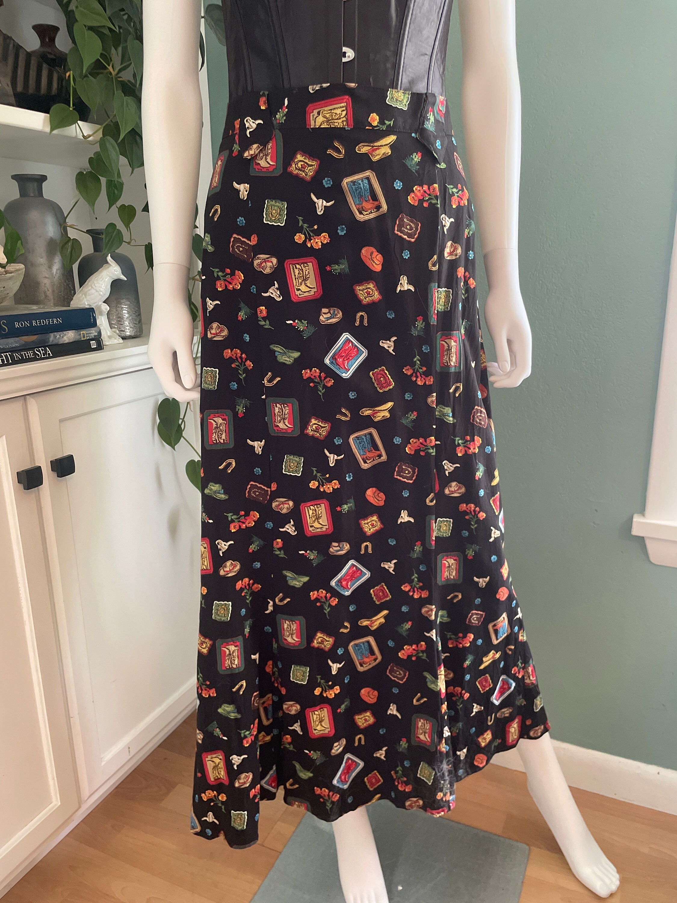 Adorable Long Novelty Print 90s Large Skirt Western Desert Cowboy 