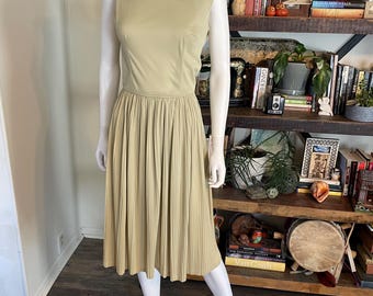 Vintage 60s Carol Brent Light Green Pleated Accordion Pale Sage Dress Sleeveless Metal Zip XS