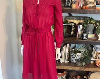 Vintage 70s 80s Vinnitsa Raspberry Cranberry Red Embroidered Shirtwaist Dress Tie Belt Petite 6P
