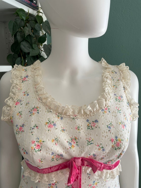 Romantic 70s Dress White Eyelet Floral Pink Velve… - image 2