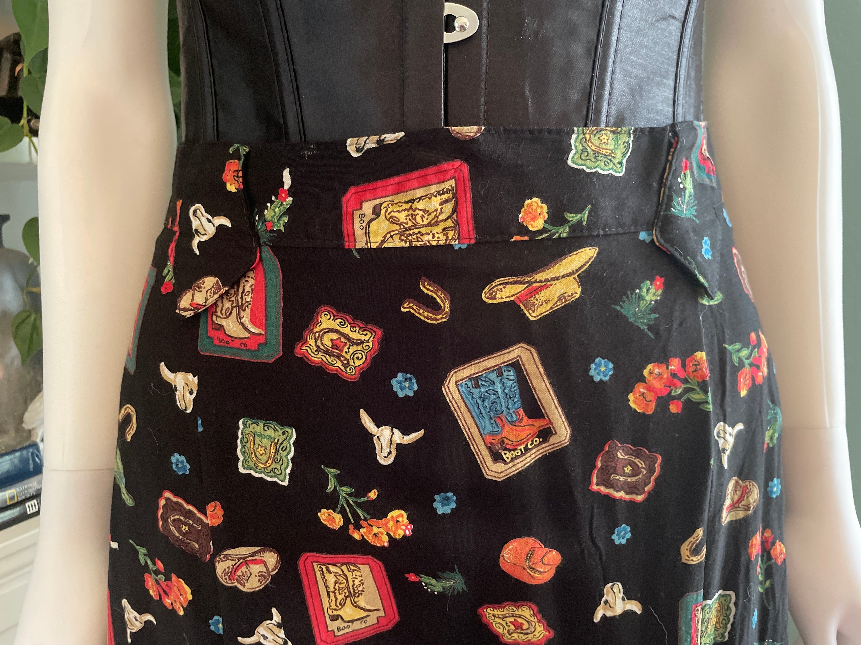 Adorable Long Novelty Print 90s Large Skirt Western Desert Cowboy 