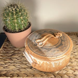 Vintage 70s 80s Studio Pottery Covered Casserole Dish, Hand Thrown Lidded Pot Earthy Glaze Combed Baker, Artsy Boho Stoneware