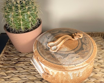 Vintage 70s 80s Studio Pottery Covered Casserole Dish, Hand Thrown Lidded Pot Earthy Glaze Combed Baker, Artsy Boho Stoneware