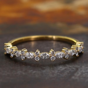 Bague marquise et diamant rond de laboratoire en or 10 carats : anneau floral empilable