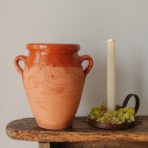 Vaso in terracotta mediterraneo, urna rustica in argilla, vaso in ceramica mediterranea, recipiente in argilla in stile antico, decorazione Wabi Sabi, anfora invecchiata