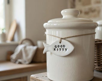 Etiqueta de pez "Good Kitty" hecha a mano para tarro de golosinas. Etiqueta personalizable para golosinas de gato con cordón de yute extralargo. Recuerdo para mascotas. Regalo para dueños de gatos.