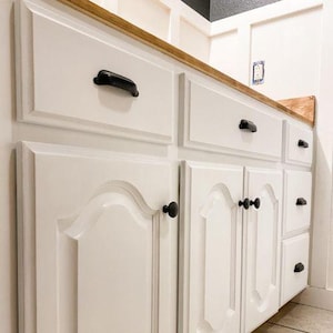 Set mit 2 Schubladengriffen aus Gusseisen, 11,5 cm x 3,7 cm, Muschelgriffe, schwarz, rustikaler Muschelgriff für Schränke, Möbelbeschläge, industrielle Schubladengriffe