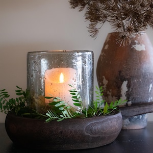 Rustikale Schale aus Walnussholz mit Henkel, Bauernhaus-Holztablett, Holzschale für Kerzen, primitives rustikales Tablett, Dekoratives Holz-Mittelstück