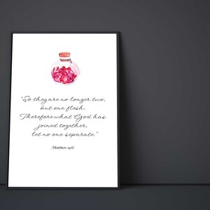 Non più due Matteo 19:6 Stampa di matrimonio Regalo di San Valentino Poster di matrimonio Poster ispiratore Cartolina d'amore Versetto della Bibbia Stampa Citazioni d'amore