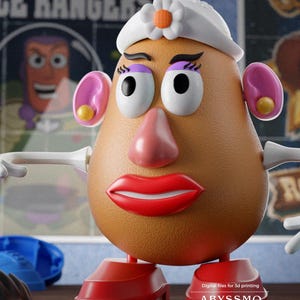 Puede incluir: Una figura de juguete con forma de patata marrón con un sombrero blanco con una margarita, orejas rosas con pendientes amarillos, sombra de ojos morada, nariz rosa, labios rojos y zapatos rojos. Se lee "Digital files for 3d printing ABYSSMO WORKSHOP".