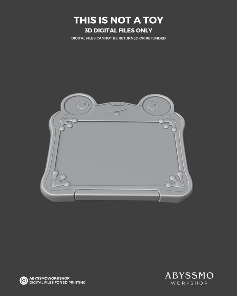 Puede incluir: Dise&ntilde;o de archivo digital gris con forma de rana. El dise&ntilde;o presenta una tableta rectangular con esquinas redondeadas y elementos decorativos. El texto en la parte superior dice "THIS IS NOT A TOY" y "3D DIGITAL FILES ONLY". El texto inferior dice "DIGITAL FILES CANNOT BE RETURNED OR REFUNDED".