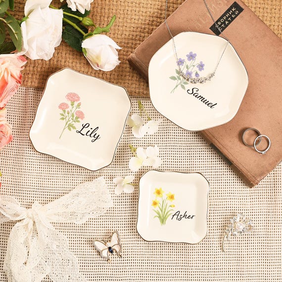 Custom Ceramic Birthday Flower Name Ring Dish, Personalized Jewelry Tray, Engagement Gift, Wedding Gift for Couple, Bridesmaid Party Gifts