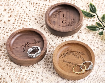 Personalized Wooden Ring Dish, Custom Round Wood Ring Dish, Engagement Ring Holder, Wedding Gift for Couple, Round Jewelry Tray