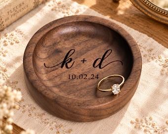 Personalized Wooden Round Ring Dish, Wedding Ring Holder, Engagement Ring Dish, Engraved Floral Ring Tray, Wedding Gift for Couple