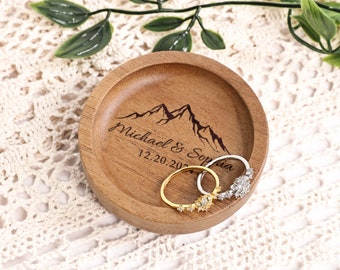 Custom Round Wood Ring Dish, Engraved round wooden ring dish, Wedding Ring Dish, Anniversary gift, Wedding Walnut Wood Ring Dish