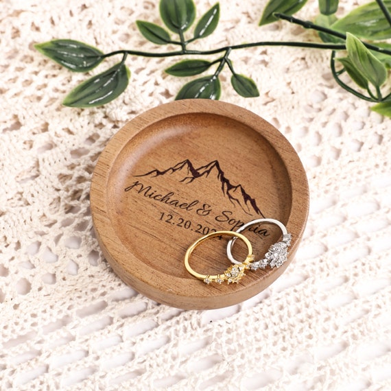 Custom Round Wood Ring Dish, Engraved round wooden ring dish, Wedding Ring Dish, Anniversary gift, Wedding Walnut Wood Ring Dish