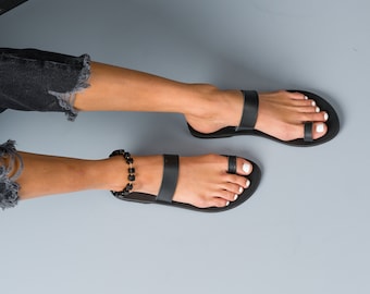 Griechische Ledersandalen, Altgriechische Sandalen, Frauen Sandalen, Leder Wohnungen, Zehenring Sandalen, Schwarze Leder Wohnungen, Handgemacht in Griechenland