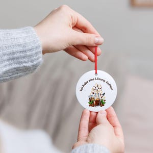 Colgante de regalo para químicos con diseño de café, "Tengo una solución", colgante decorativo plano de cerámica, regalo para técnico de laboratorio, profesor de química o colega. imagen 8
