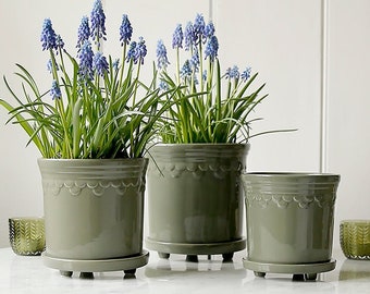 Sage Green Scalloped Edge Pot