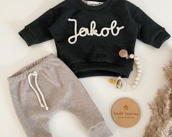 Baby-Set Oversized Sweater und Hose | Statement Sweater | Kordel Schriftzug |  Personalisiert Geschenk | Baby Kleinkind