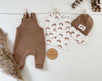 Baby-Set Latzromper, Shirt und Hipster Beanie | Waffelstrick kakao Rainbow Jersey  |  Geburts-Geschenk | 50-98