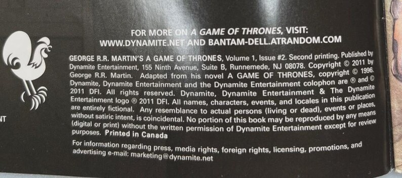Może przedstawiać: Czarne tło z białym tekstem z książki. Tekst zawiera "GEORGE R.R. MARTIN'S A GAME OF THRONES, Volume 1, Issue #2" i adresy stron internetowych. Białe logo koguta znajduje się w lewym g&oacute;rnym rogu.