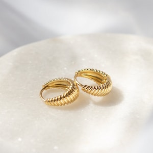 Twisted stainless steel croissant-shaped hoop earrings, gold-plated statement earrings | TWIRL