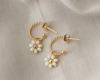 Gold-plated stainless steel hoop earrings with handmade flower pendant made of Miyuki beads, daisies | DAISY
