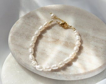 Pearl bracelet made of freshwater pearls and 24k gold-plated clasp | EVE