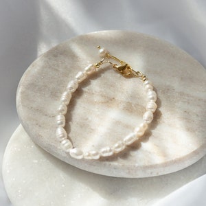 Pearl bracelet made of freshwater pearls and 24k gold-plated clasp EVE image 1