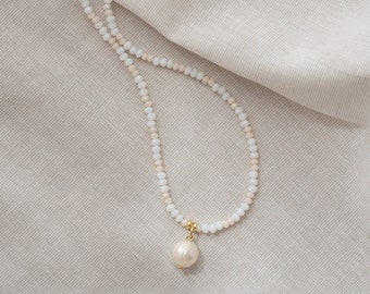 Necklace made of sparkling glass beads with a pendant made of a large freshwater pearl and 24k gold-plated clasp | CAJA