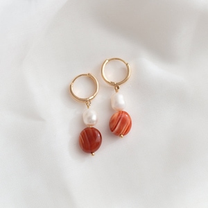 Gemstone hanging earrings made of gold-plated hoop earrings and pendants made of carnelian and freshwater pearls | APEROL