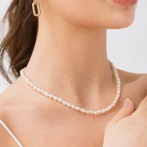 Zierliche Perlenkette aus Süßwasserperlen und 24k vergoldetem Verschluss, Süßwasserperlen Choker PEARL Bild 1