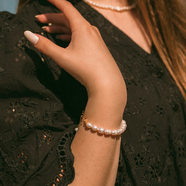 Pearl bracelet made of freshwater pearls and 24k gold-plated clasp EVE image 8